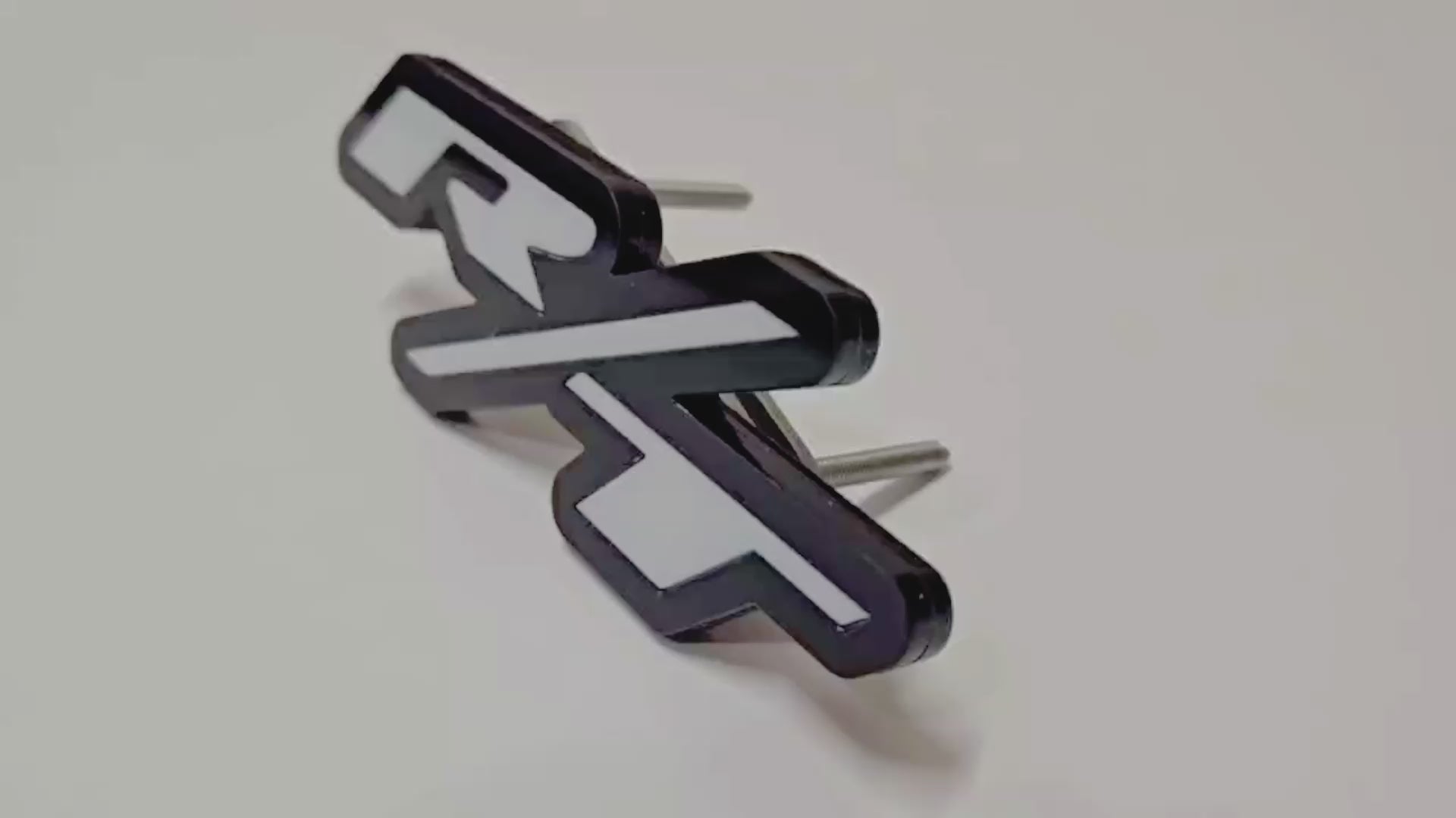 Car grill badge with logo R/T for Dodge – Texcarmats